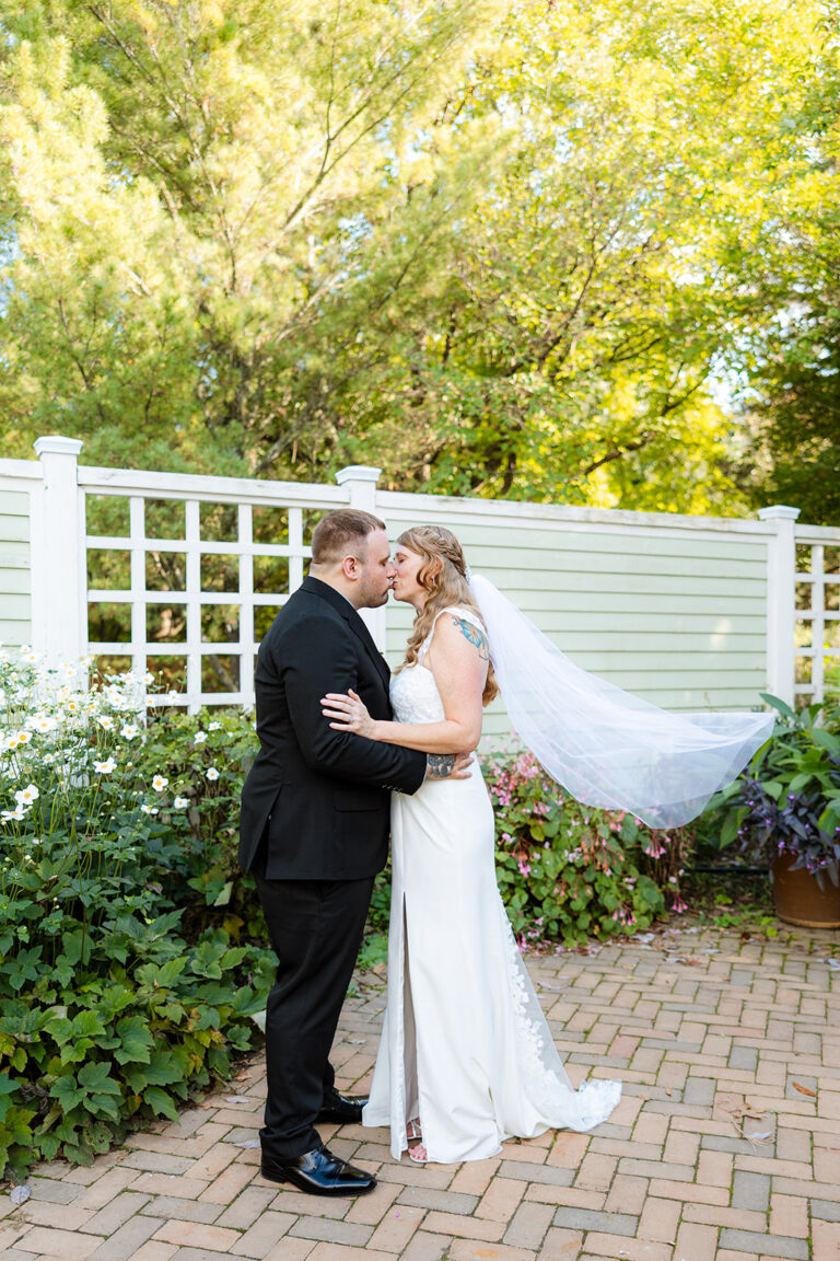 What does an elopement wedding veil look like?